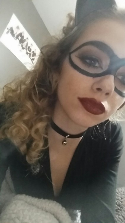 erikanichole99:Who wants to be the Batman to my Catwoman?😘