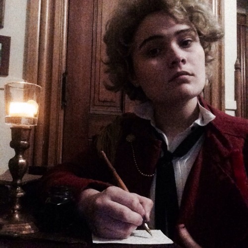 negligentbaggage:Hi my name is Enjolras, just Enjolras, and I have curly blonde hair (that’s h