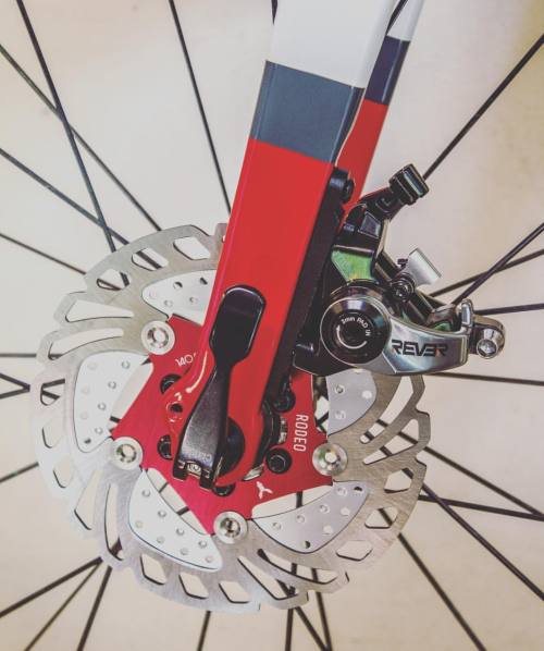 rodeo-adv-labs:  On the test bench: the Rever MCX1 dual piston mechanical flat mount disc brake… and