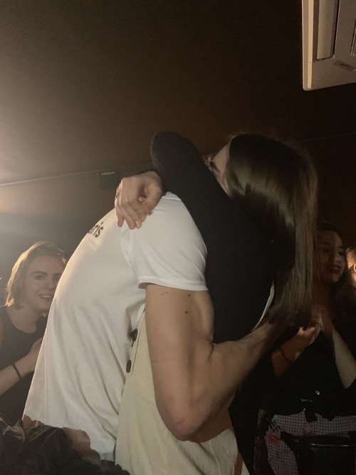 Jjk ; How Theyd Hug !