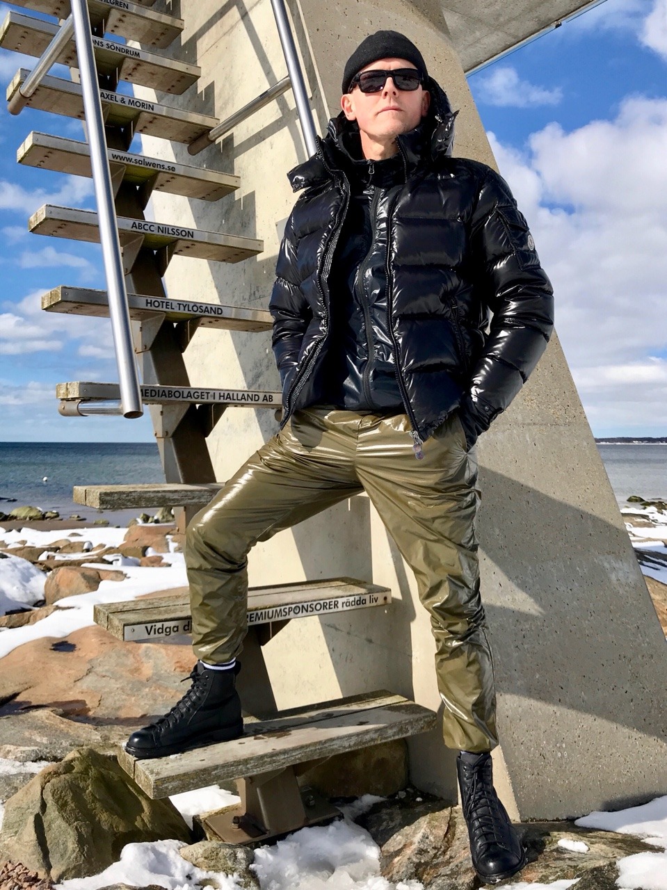 jockeshinylover:A fucking hot and shiny day on the beach, in my army green R@ZZ pants