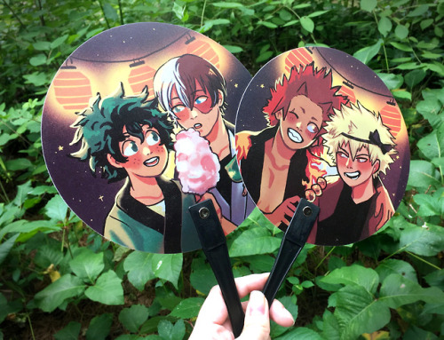 Uchiwa / plastic hand fans arrived today! \o/ The ♡-shaped hole at the bottom of the handle is so cu