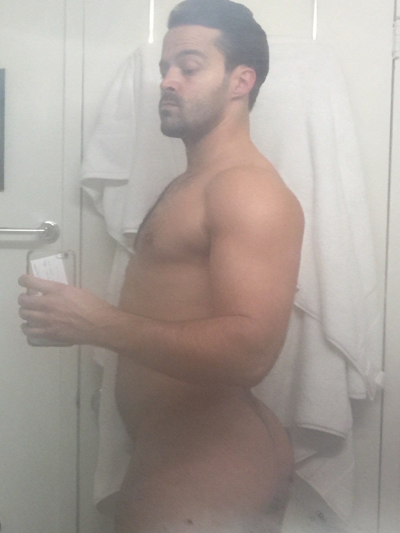 hunter-maverick:  Just wanna look good for you