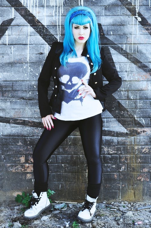 alt-dolls:  Alternative girl http://alt-dolls.tumblr.com/