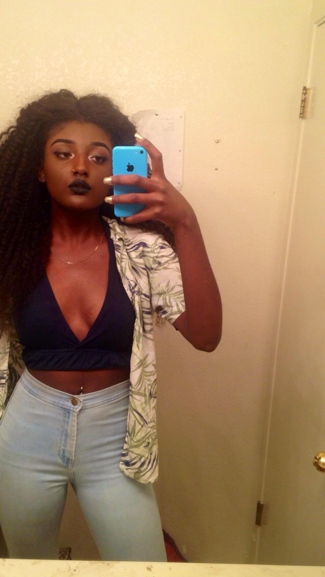 blackgirlsrpretty2:SPOTLIGHT: http://astrobae.tumblr.com/