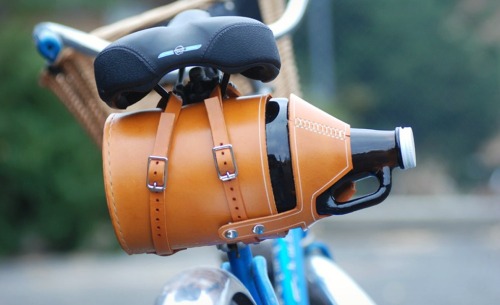 cyclivist:  Meriwether Leather Growler Carrier