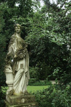 shirinsmask:  The statues of Bayreuth by