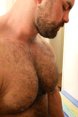 i-want-that-man:  That chest!I WANT THAT