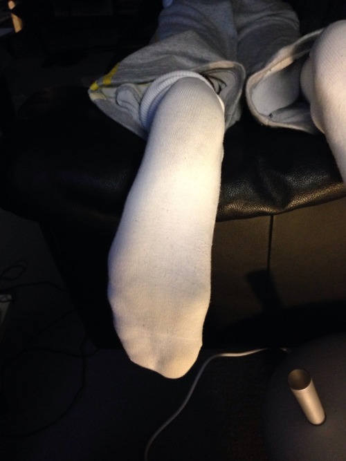 feetboy81:German size 14…. My bf’s sweaty soles after sports… More on www.clips4sale.com/17086Sp