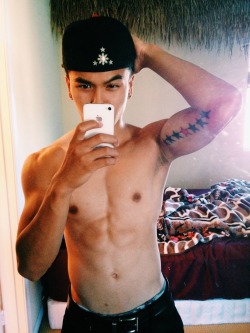 blessedngifted-theyoungmalebody:  Dayum! Who