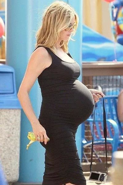 stonerpregnantlover:  maternitypajamafanatic:  After baby and you want to snapback?
