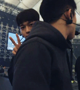 yixingsosweet: adorable chensoo behind the scenes of exo’luxion in tokyo