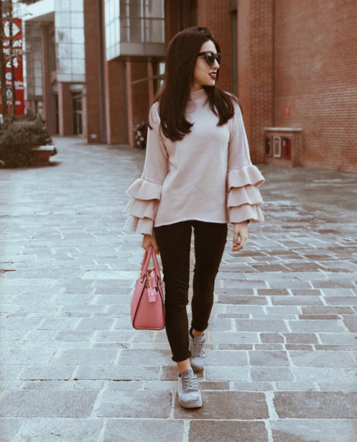 Style blogger @naomi_shoots featuring her LightInTheBox sweater. Don’t you the the tiers of ru