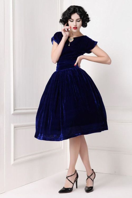 sissywardrobe: sissylikes: (via Vintage Inspired Sapphire Blue Velvet Dress with Retro Golden Gem Br