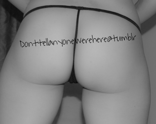 donttellanyonewerehere:  Love her ass.   Follow us for more