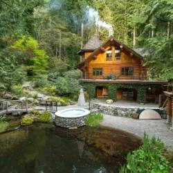 logcabinbureau:  Full scribe home constructed by @artisanloghomes of Mission, British Columbia. http://bit.ly/2ENgCHc