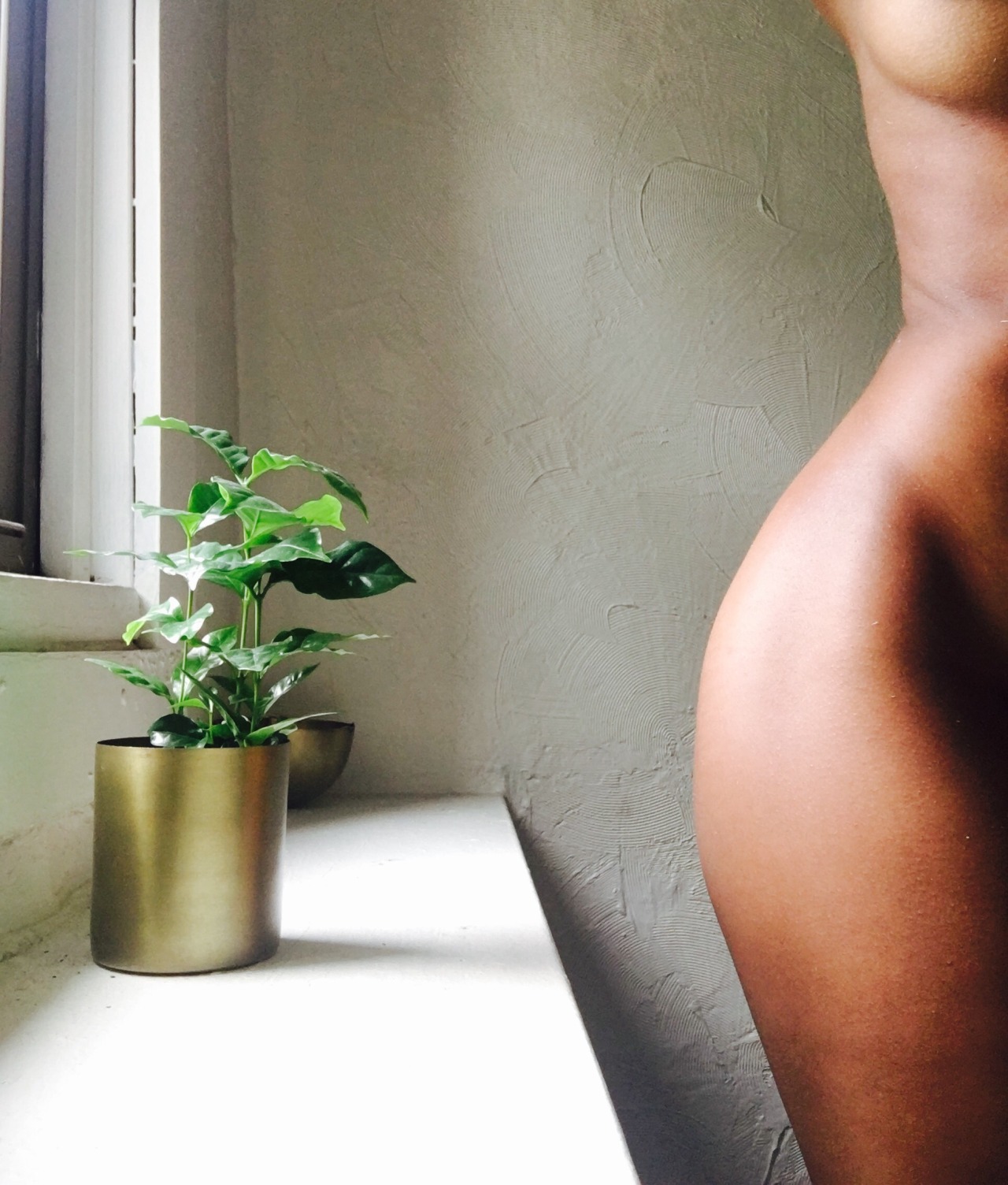floozyfumes:The mothers of nature. A black woman and a plant. (I’m fake deep but