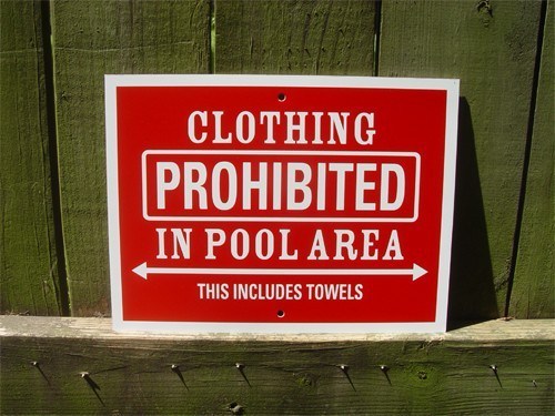 A wonderful sign: you should not wear any clothes!
