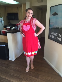 alexinspankingland:  I don’t think I posted this photo of me on thanksgiving looking like a 1950’s mom on here yet