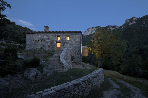cjwho: Restoration of the house “El Bosquet”, Spain by Arcadi Pla i Masmiquel | via The project con