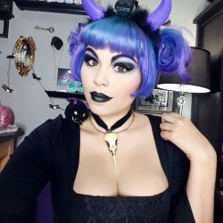 thehellobatty:  The horns light up I love them so much they bring such good memories of my friend sin NOLA. 💜💜💜 http://ift.tt/2dMyW7Z 