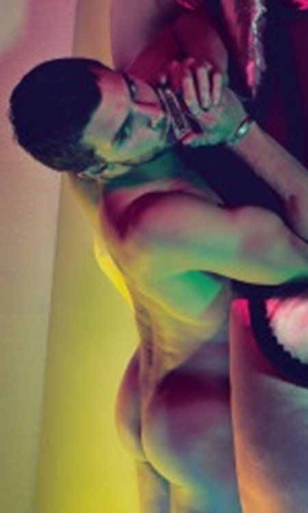 male-and-others-drugs:  Jamie Dornan pelado
