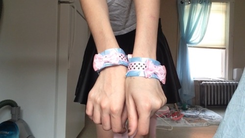 theleftnutofsquidward:  KITTENSPLAYPEN REVIEW - ears, collar, cuffs, tail ^-^ ~~ I’ll be making a little picture guide for tying the cuffs/ribbon ties in general in a separate post. These will be really long and I’m in mobile, so I can’t include