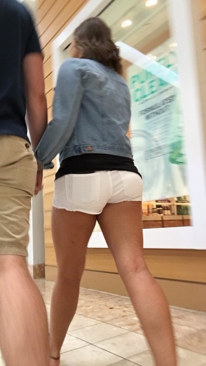Asses at the mall that I was only able to get one shot of. Which one is your favorite?