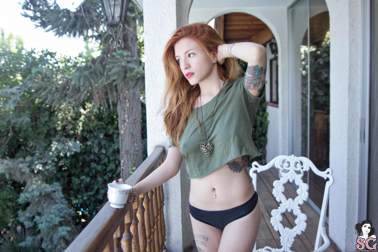 suicidegirlsalbum:  Mille Suicide - Honey moon: 40 imageshttp://bc.vc/0VjMco &lt;–