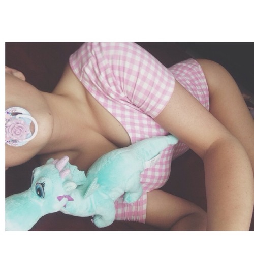 princesssassy95:  When daddy is away I love to play. 🎀 