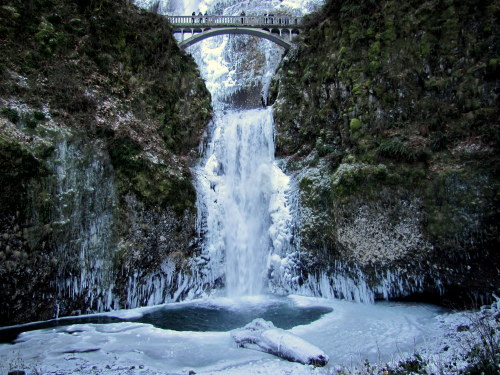 Pacific Wonderland- Multnomah Falls, Oregon December 2013