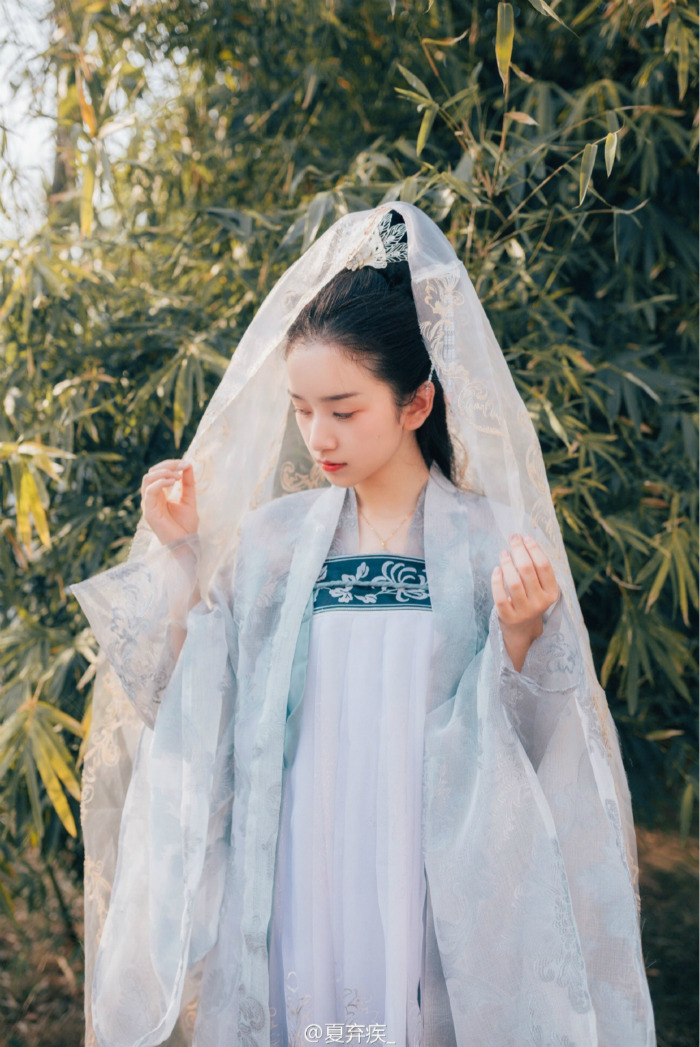changan-moon:chinese hanfu by 彩云间汉服. photo by 夏弃疾_.