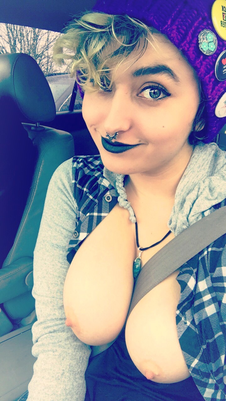 porn-by-an-ace: I should probably stop distracting the driver, haha whoops 