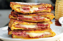 do-not-touch-my-food:  Monte Cristo Sandwich