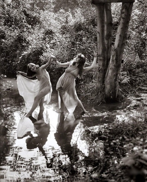 leforetenchante: ‘Naiad Dryad Dyad’, ca.1925. Dancers from the American National Ballet.