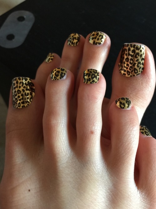 misswrinkles: So I tried out “nail sticker” polish. It looks ok I suppose wish it fit my nails bette