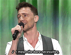 Tom Hiddleston singing ‘The Bare Necessities’ at D23 