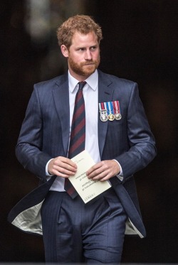 menonpublic:#bulge #princeharry #bulgesuite