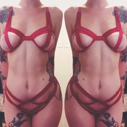 steadfastwisdom:  bijoubell:You will not be welcomed. Look at this work of art!  😍😍😍😍why can’t I look away