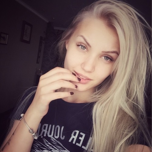 awesomehotwomen:  topinstagirls:  Check out @krisfux and more at topinstagirls.tumblr.com ♡ [JOIN]  Cute!