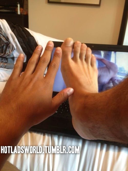 mas-sammie:  hotladsworld:  Cus I know ya’ll love the leaked selfies :p  New account of iSammie15. Follow me for more hot guys Wanna chat? Add me on KIK! - Samu4l Ask me something! - Share with me! 