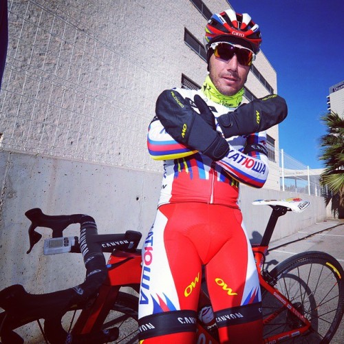 thatdamnartsycommie:  pedalitout:  Winter is coming with @PuritoRodriguez, @katushacycling and @onew