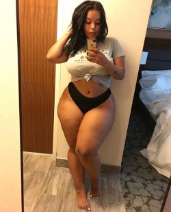 thickaddiction:  @allhailkingsteph 😍😍😍😍😍