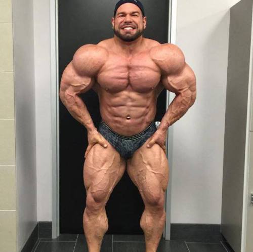 saintboxer:  whitepapermuscle:Steve Kuclo      (via TumbleOn)