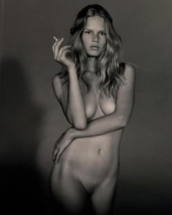 celebmujeres:  Anna Ewers 