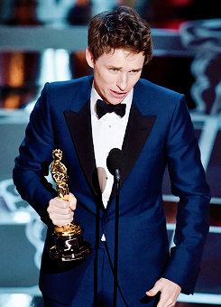 jenslawrence:  Eddie Redmayne accepts the Best Actor in a Leading Role Award for