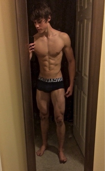 angeluscaligo:  just-a-twink-again:  perfect teen bod!!!  Now, I ain’t the type