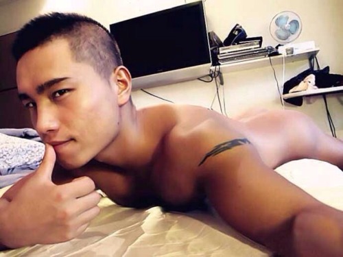 hawaiian-boi:He’s sexy