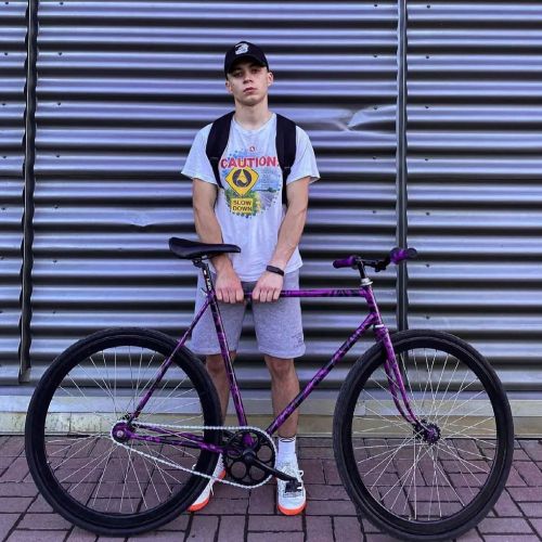 javi-ballestero: @andriy__leybyuk #fixierider #fixie #fixiestyle #fixieboy #fixed #nowar https://www