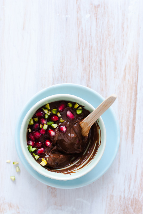 beautifulpicturesofhealthyfood:Avocado and chocolate mousse with pomegranate and pistachio, (raw, ve